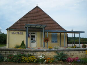 Mairie du village de Pleure