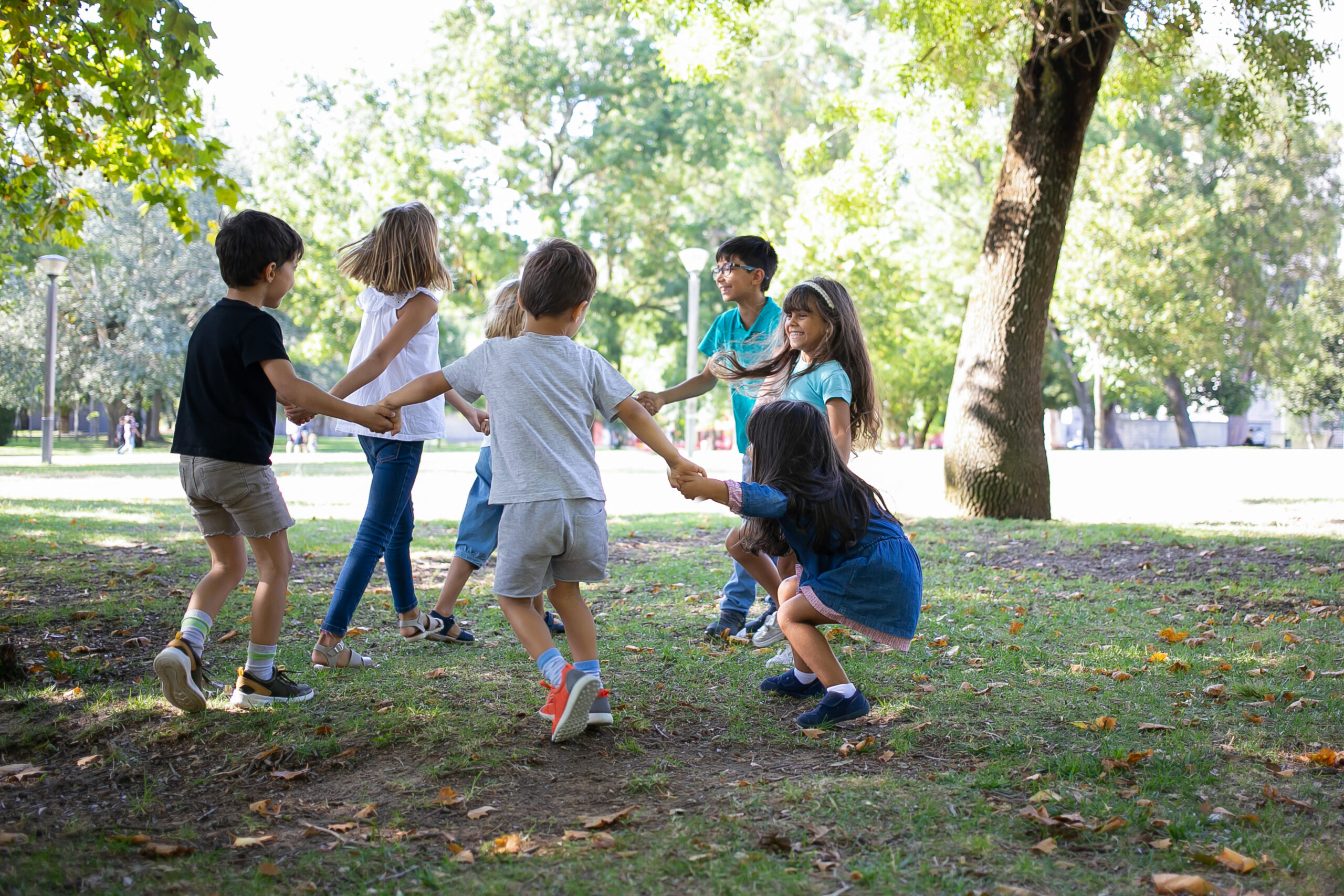 enfants qui jouent ensemble